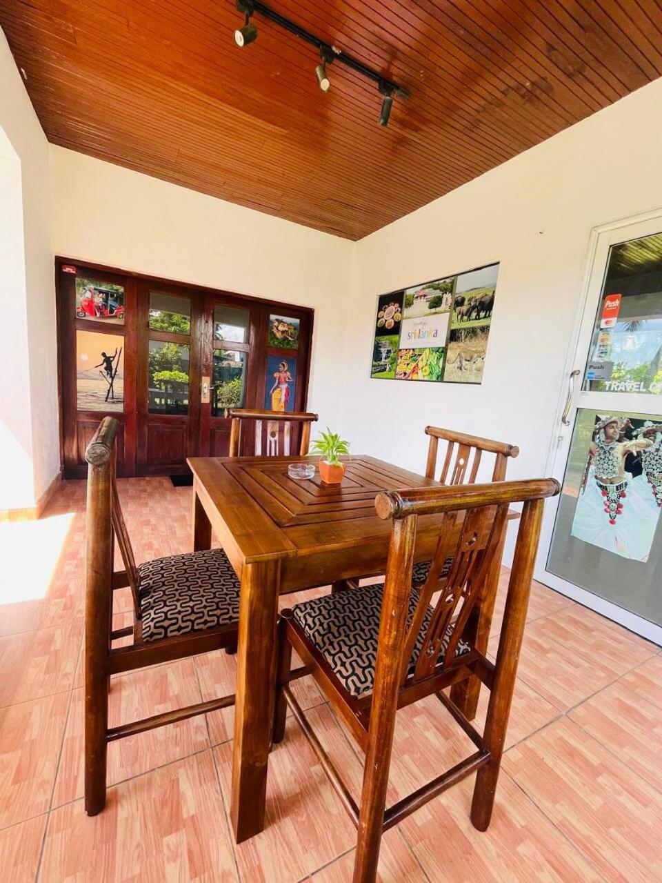 The Beez Hotel Negombo Luaran gambar