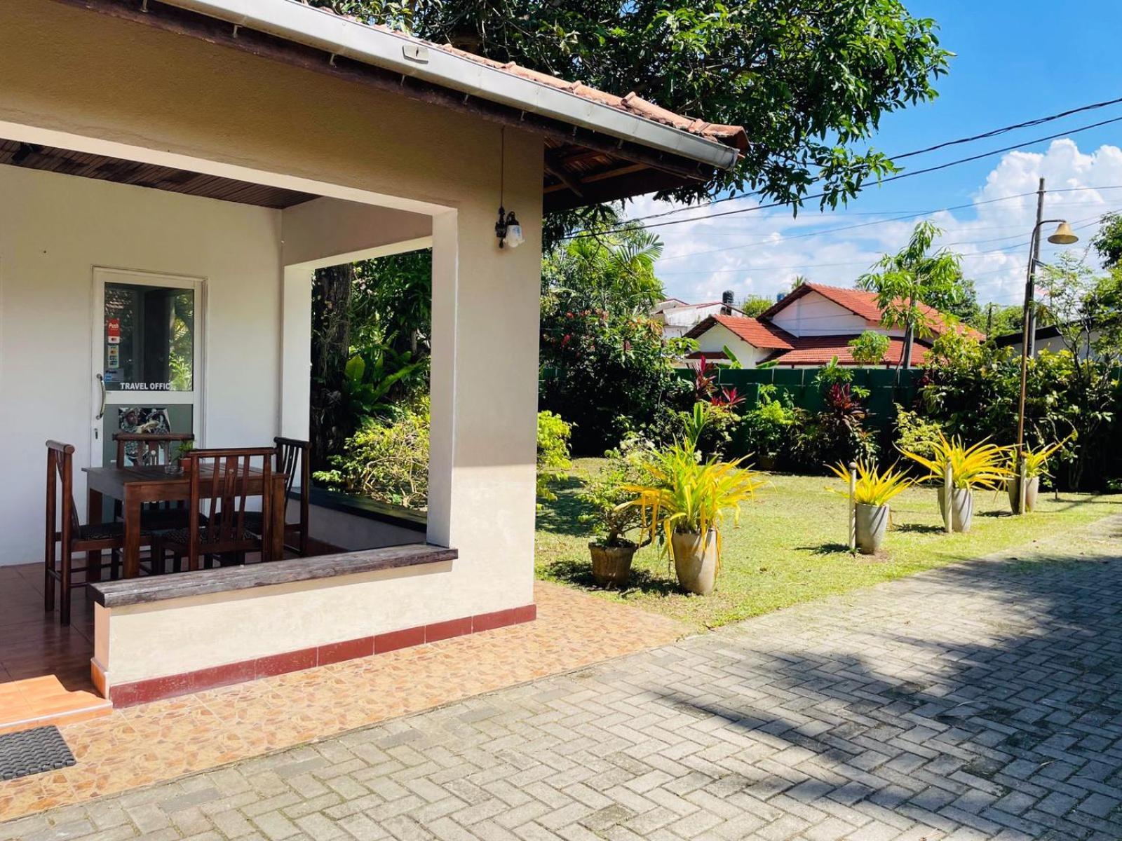 The Beez Hotel Negombo Luaran gambar