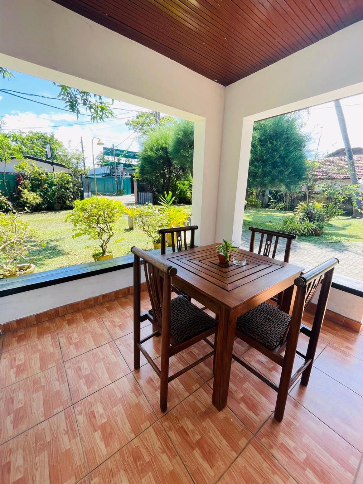 The Beez Hotel Negombo Luaran gambar