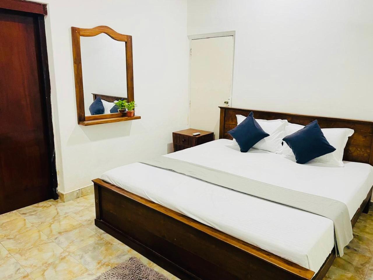The Beez Hotel Negombo Luaran gambar