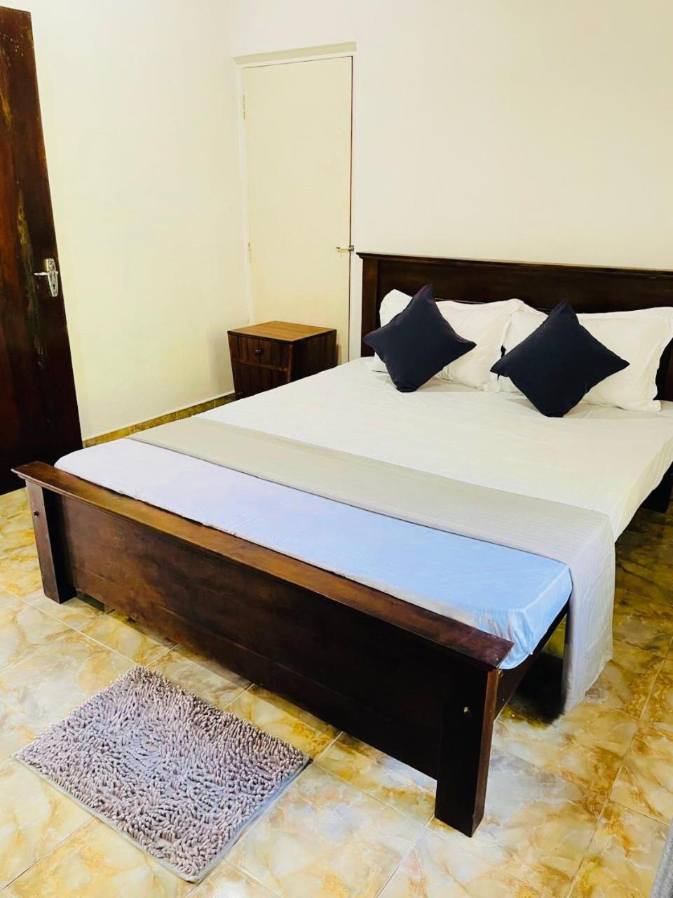 The Beez Hotel Negombo Luaran gambar