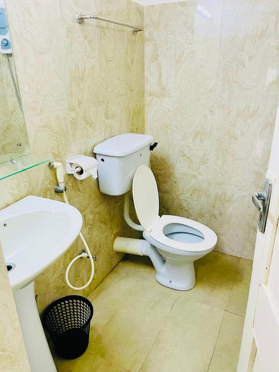 The Beez Hotel Negombo Luaran gambar